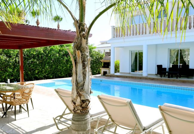 Coral Bay - Villa