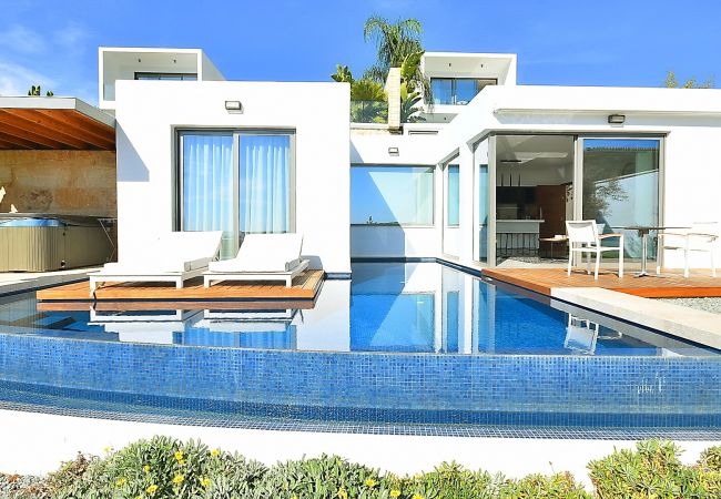 Villa/Dettached house in Coral Bay - Villa White Pearl