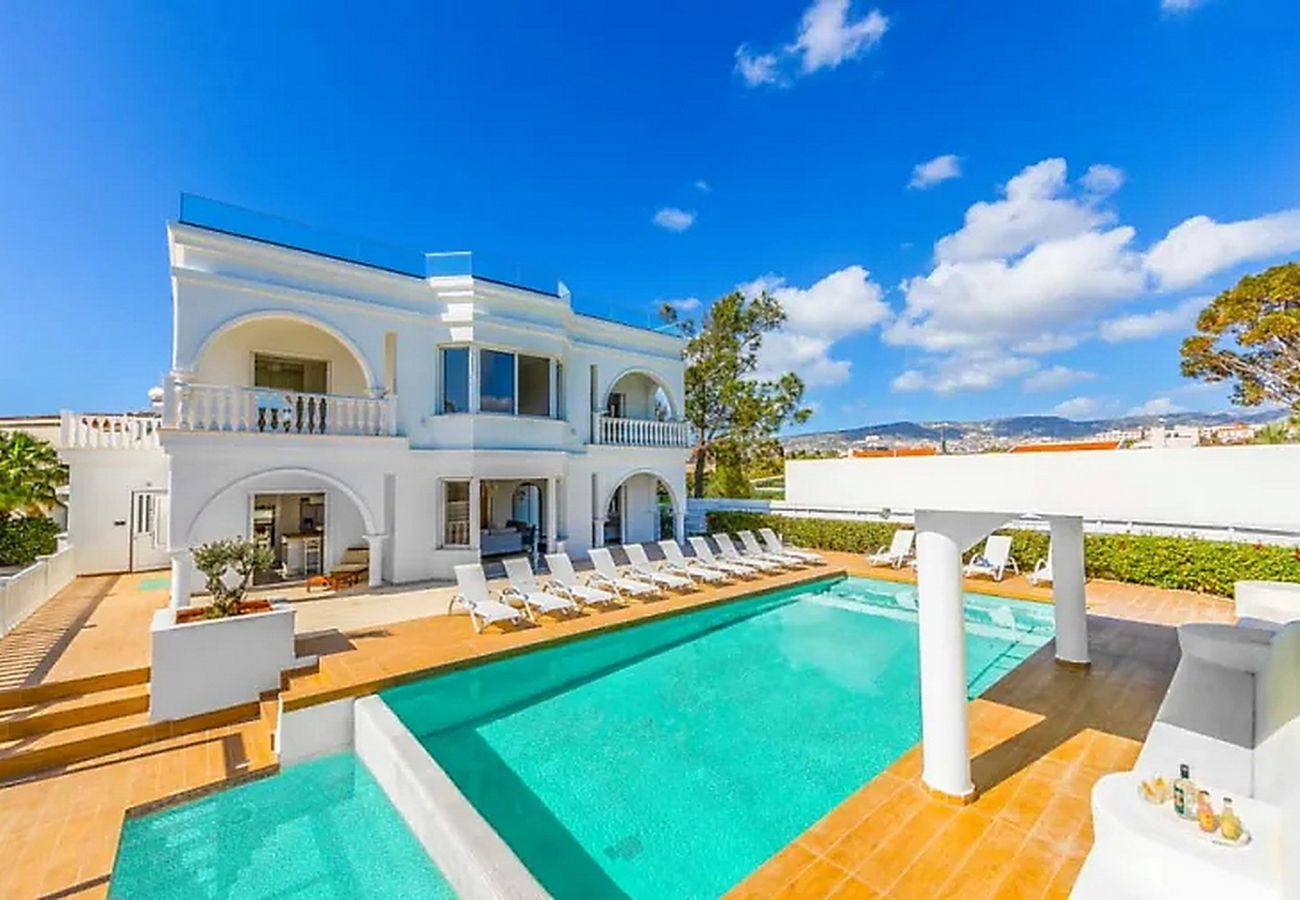 Villa in Coral Bay - Cecilia Coral