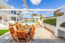 Villa in Coral Bay - Cecilia Coral