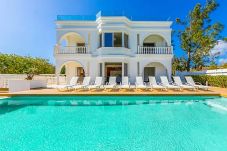 Villa in Coral Bay - Cecilia Coral