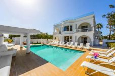 Villa in Coral Bay - Cecilia Coral