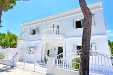 Villa in Coral Bay - Cecilia Coral